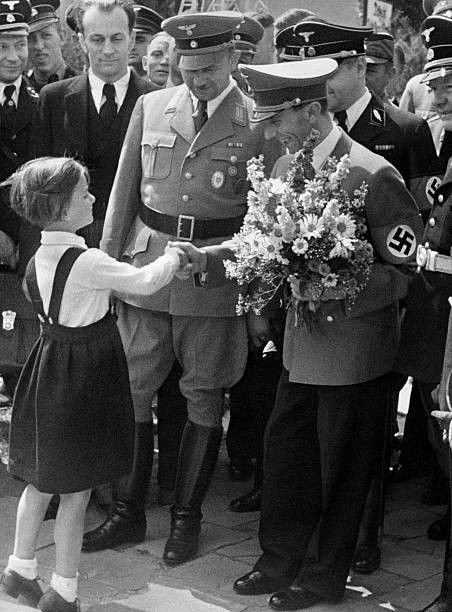 소녀미 있다니까
꽃이랑 잘 어울리잖아