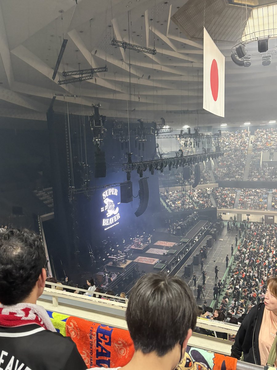 SPBV2004_0415's tweet photo. 20周年最後のライブ武道館に行けて本当に良かった😭😭色々と嫌なことだったり、悩むことあったりするけど、BEAVERがあるから生きてるって感じがする！
本当に20周年ありがとう！
21周年目もよろしく〜！！
 #SUPERBEAVER
 #日本武道館 https://t.co/7CKHsRMg2q