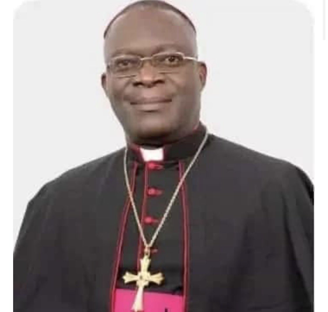 YvesBuya1's tweet photo. #RDC : Monseigneur  Fulgence #Muteba a été élevé au rang  de membre du Dicastere. Donc ministre dans le gouvernement du Pape Léon XIV. Nulle autre façon d’interpréter cette élévation qu’une réponse du Vatican aux détracteurs de l’archevêque de Lubumbashi pour dire que les coups de gueule répétés du President de la CENCO restent dans la droite ligne de la philosophie de l’Eglise romaine. Leon XIV s’inscrit dans la lignée de son patron Léon XIII, fondateur de la doctrine sociale de l’Eglise au XIXeme, à travers une encyclique intitulée  Renum novarum, inauguratif de l’engagement de l’Eglise dans les affaires temporelles, la gestion de la communauté. Les exegetes de sa pensée trouvent la motivation de Léon XIII dans une récolte intérieure contre l’extrême exploitation des ouvriers dans le contexte de l’essor de l’industrialisation  de l’époque. 

Mike Mukebayi  Nkoso, Coordonateur Ensemble pour la Republique-Kinshasa