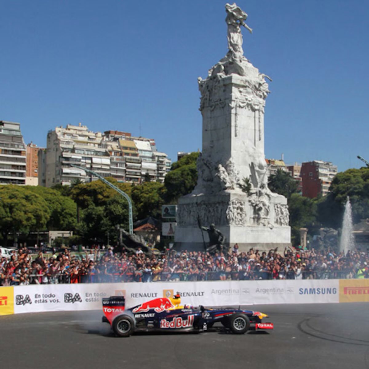 ᴍᴇʟɪɴᴀ tweet media