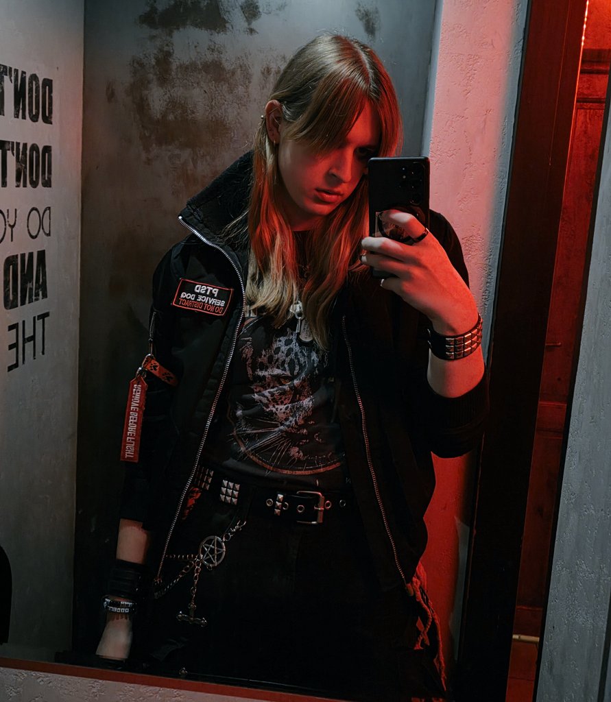 Dyke-unAngel'd tweet media