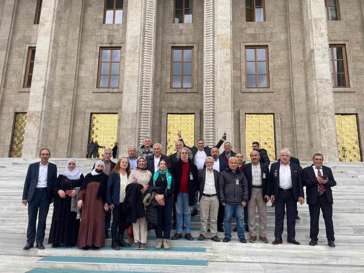 dempartistanbul's tweet photo. İstanbul’dan il ve ilçe yöneticilerimizin de yer aldığı arkadaşlarımızla partimizin bugün gerçekleştirilen Meclis grup toplantısına katıldık. https://t.co/G7h5kGeVtr