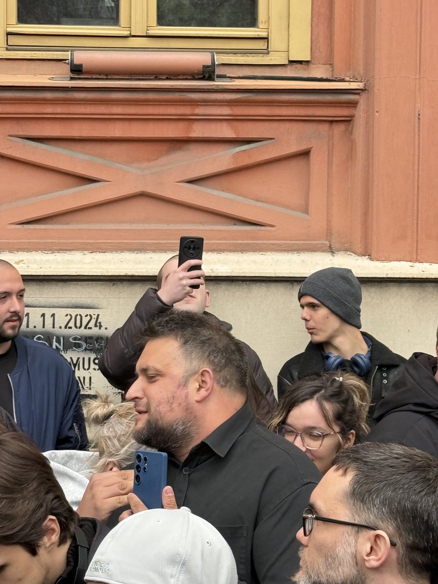 Das Mädchen tweet media