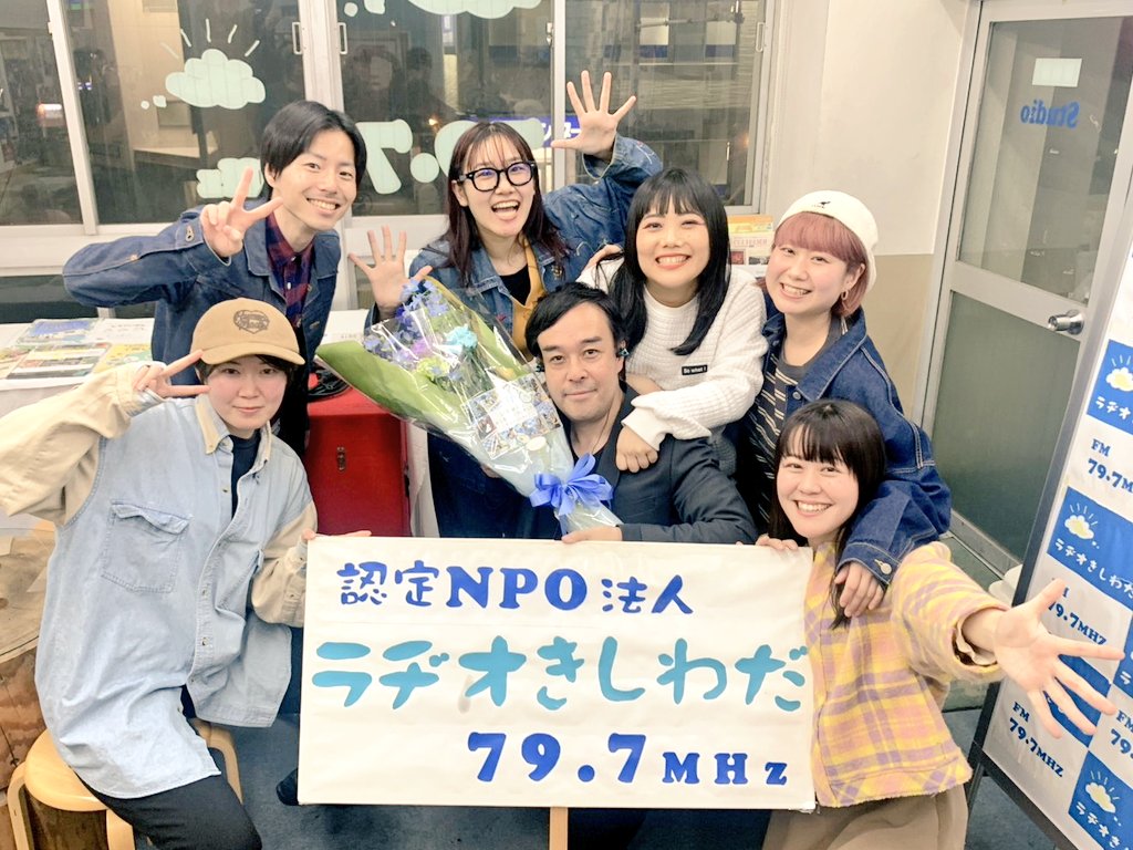 MusicEffect2019's tweet photo. 6年間ご視聴ありがとうございました！！アシスタントDJのみんなに支えられて｢Music Effect｣無事走り抜けました♪出会えた皆様に感謝m(_ _)mみんなありがとう！またどこかでお会いしましょう(^^)／

 #FM #ラジオ #ラジオパーソナリティ #音楽好きな人と繋がりたい #生放送 #音楽 #芸能 

@mataza4 https://t.co/SWEZNYf2OR