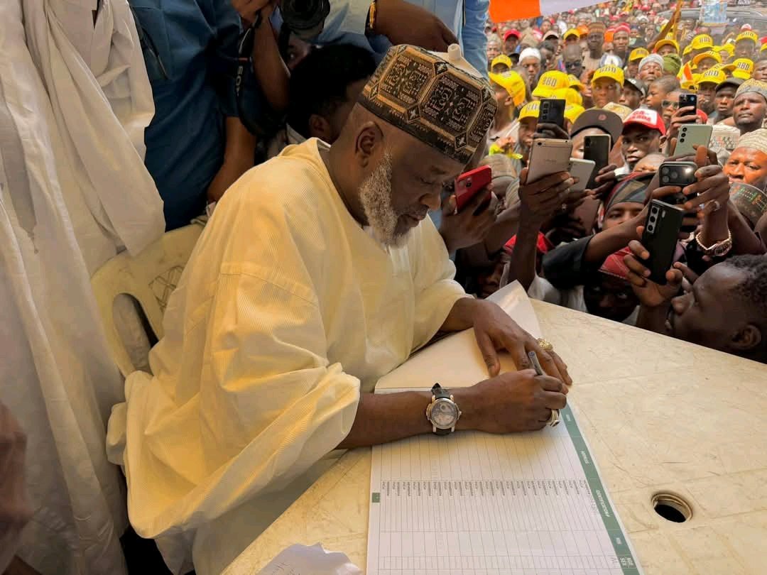 Trust Radio Live tweet media