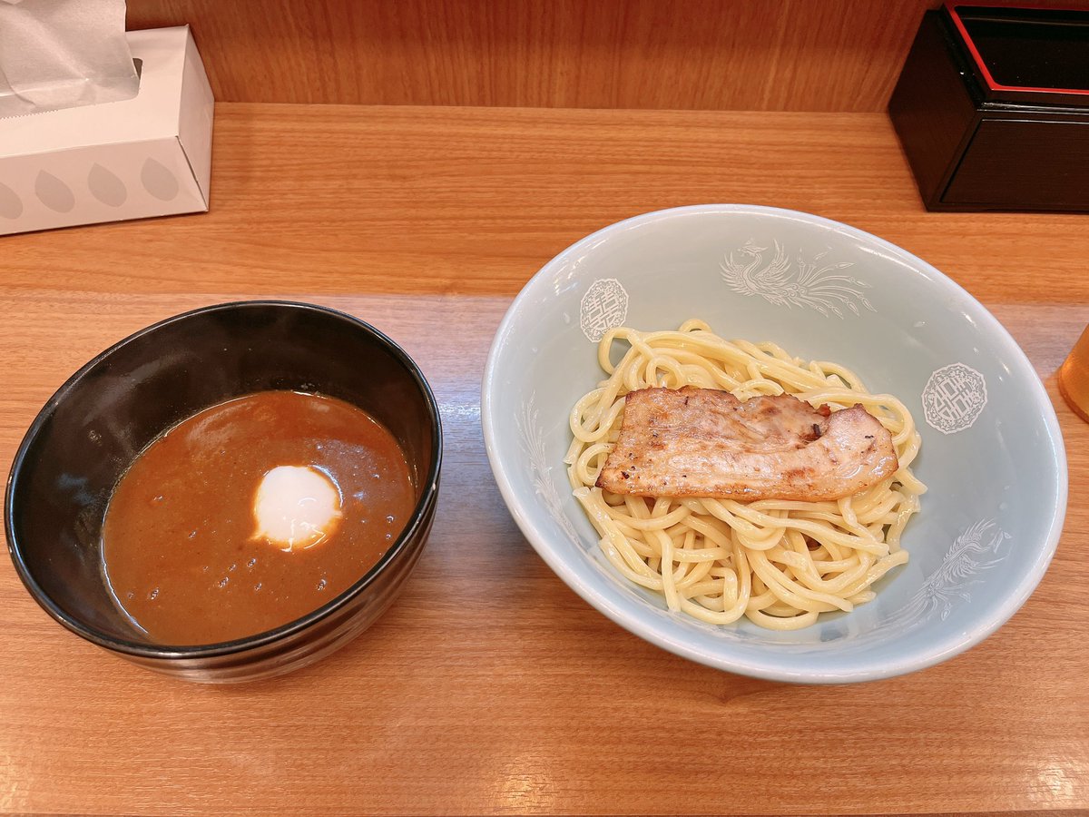 h0_p0ke's tweet photo. 今年度は国試勉強で忙しく中々顔を出せませんでしたが、無事卒業しました〜！(先々週)
6年制長かったけど、おかげさまでずっと楽しかったです✨️
近ポケやリサイタルなどお世話になった皆さん、本当にありがとうございました！
明日から新社会人、頑張ります！！

↓春休みの思い出たち📸 https://t.co/JbBABaZSb3
