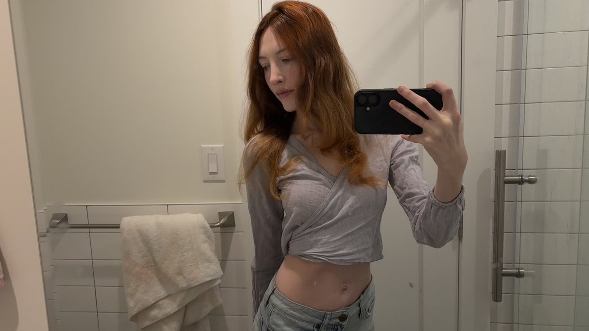 Hollymore tweet media