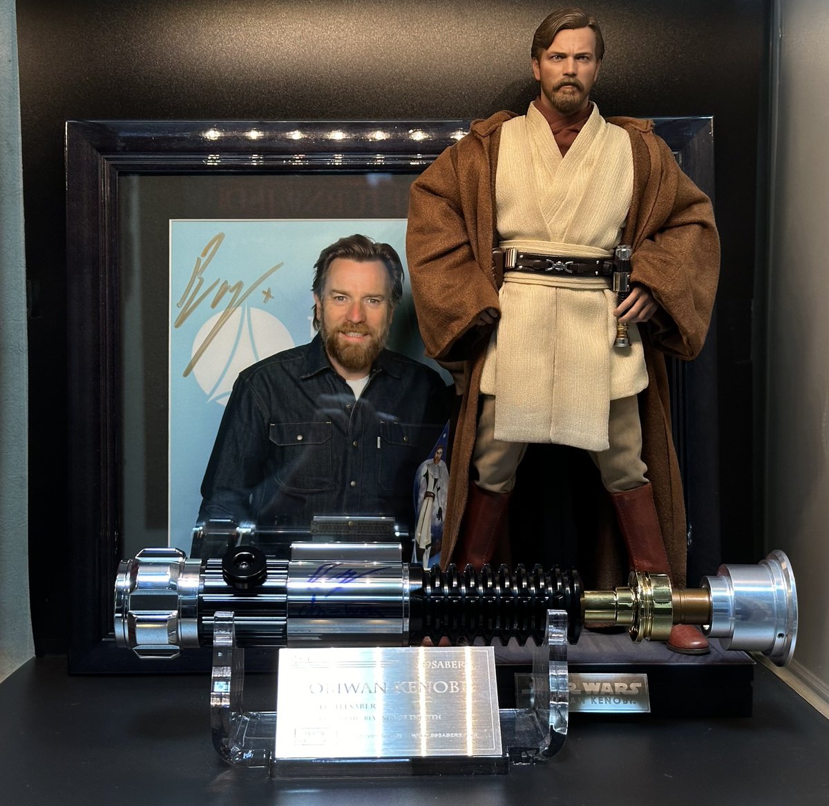 バズ ライト tweet media