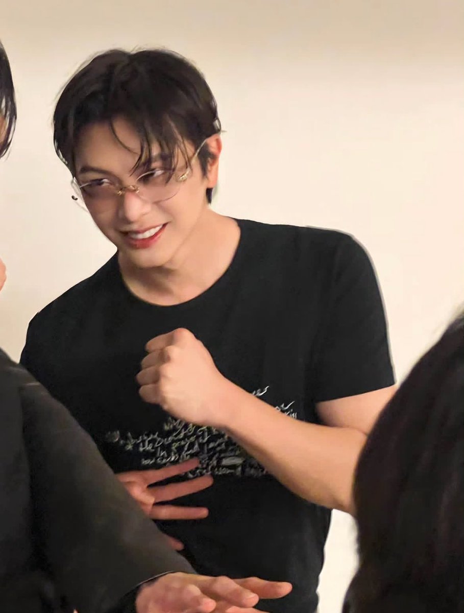 ๐จ๐ง๐ เพเฝฒ tweet media