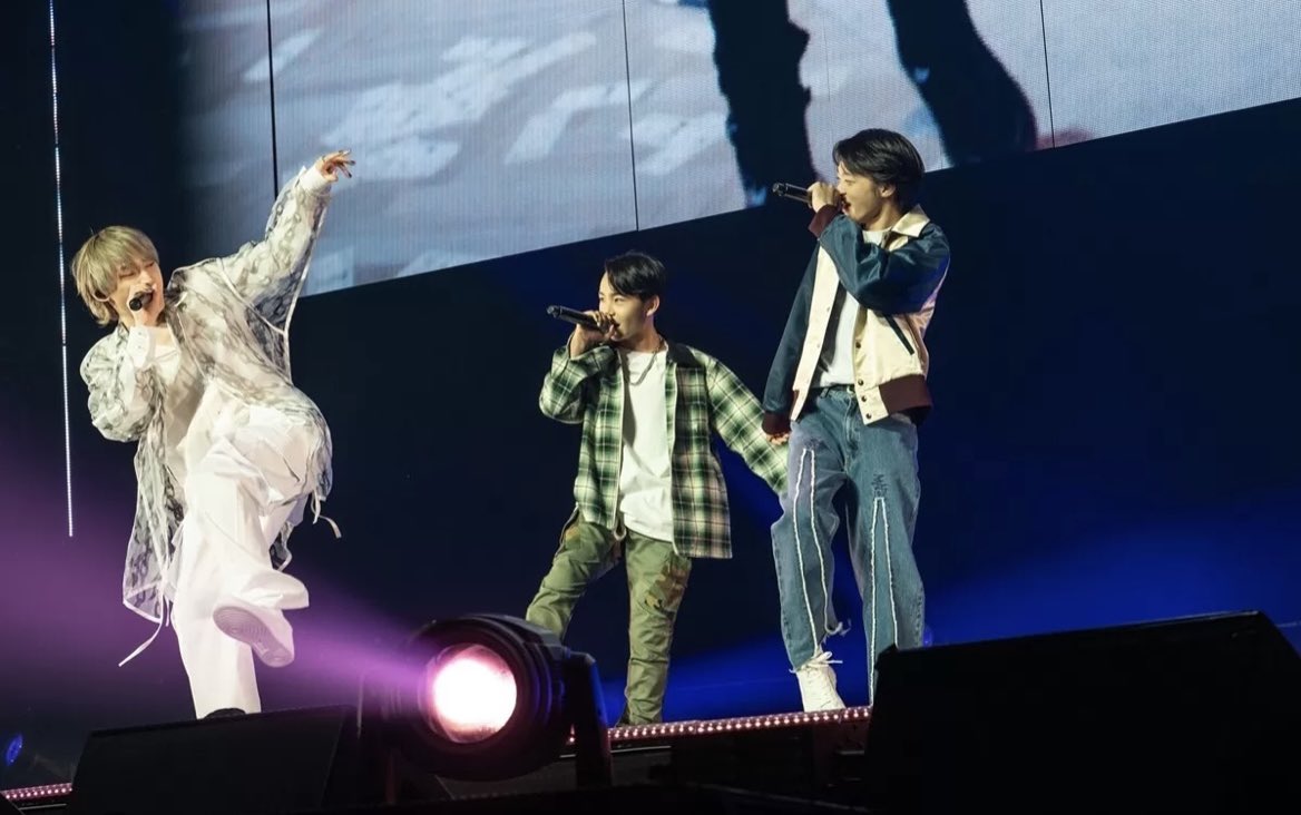 y Ü k α➳✩⡱ tweet media