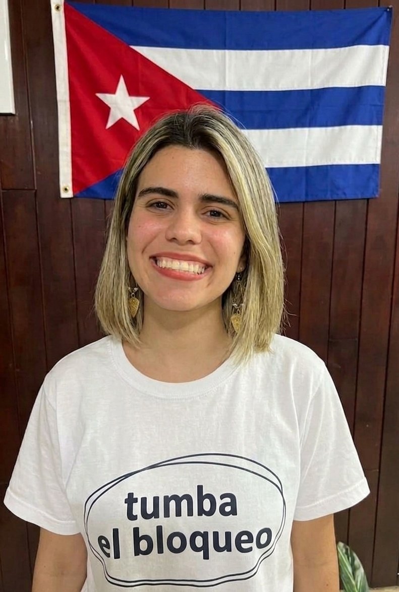 Buenos días #Cuba ❤🇨🇺

La alegría y la resistencia forman parte de nuestro ímpetu y resiliencia. Fuerza, no estamos solos🫂

Pd: esperando con ansias el buque que ustedes y yo sabemos 🤭

#TumbaElBloqueo
