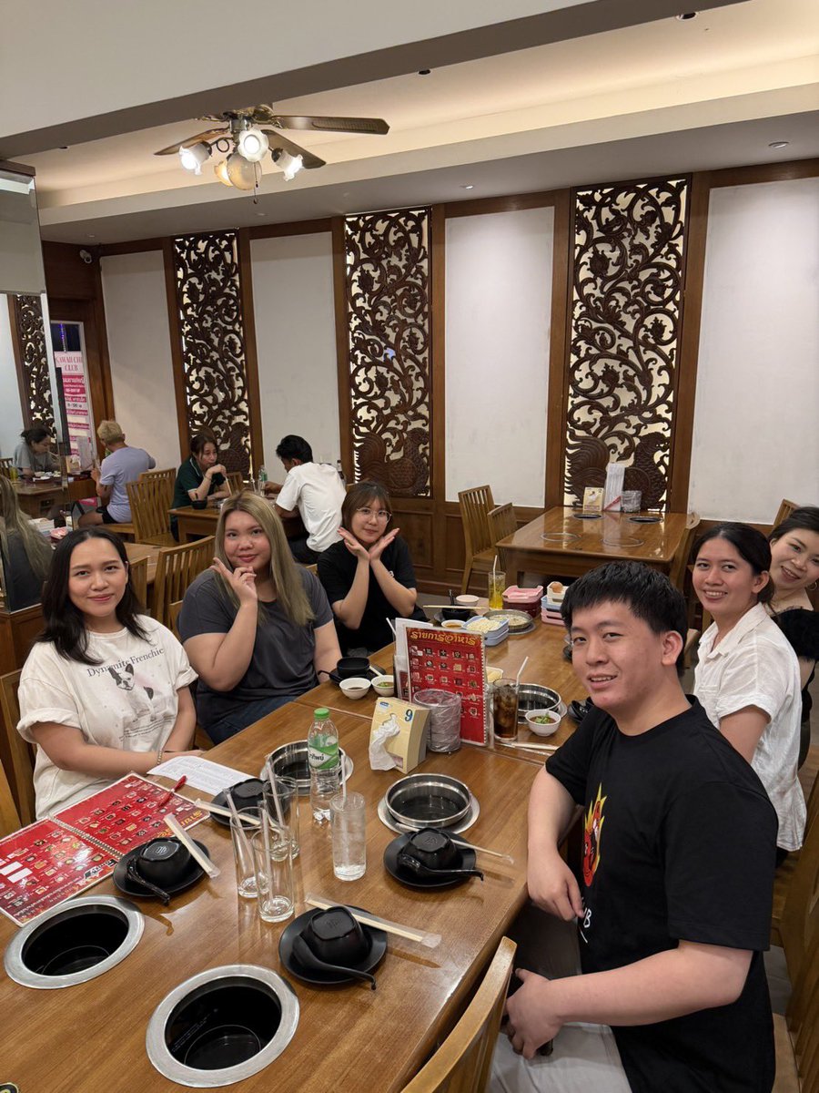 RABSUB_TH's tweet photo. บอกลาเดือนมีนาที่แสนทรหด #RABSUBรับซับ มาเสิร์ฟทุกที่ ไม่เว้นร้านชาบูใกล้บอ~🫶🏻✨ ขอตัวไปอีสอีสกันก่อนน้าาาาาา💖

#workatrabsub https://t.co/rH8iqxichT