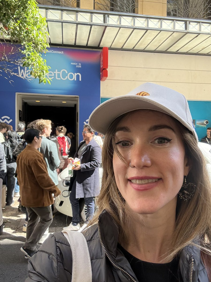 Gwei Stefani - ✈️🥐 tweet media