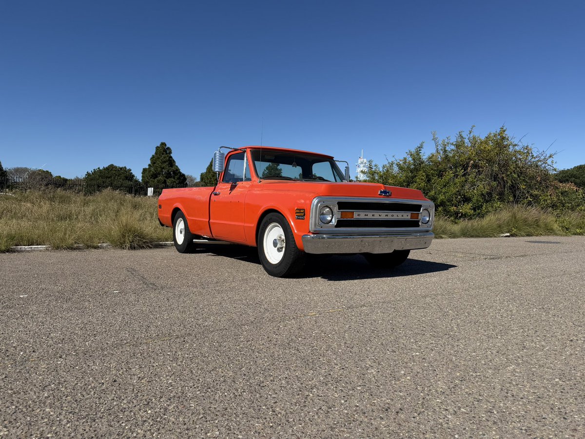 Orange Chevrolet tweet media