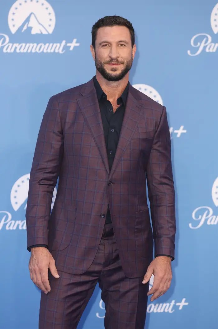 Stop filling my timeline with this knock-off, plus-sized, house-husband wannabe Pablo Schreiber