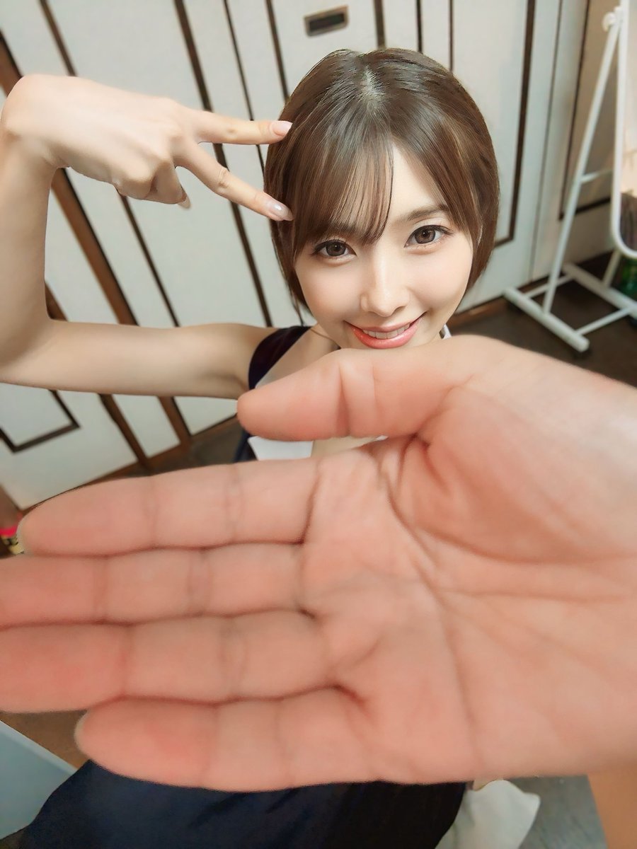 東京に到着して〜
お風呂タイム🛁🫧

明日はお仕事なんですぅ💕
雨の中むふふしてきます！
それではおやすみマン🛌ｽﾔｧ...

（メイク氏！良い手相してますねぇ🧚🏻‍♀️） https://t.co/MQFJtlXp2h