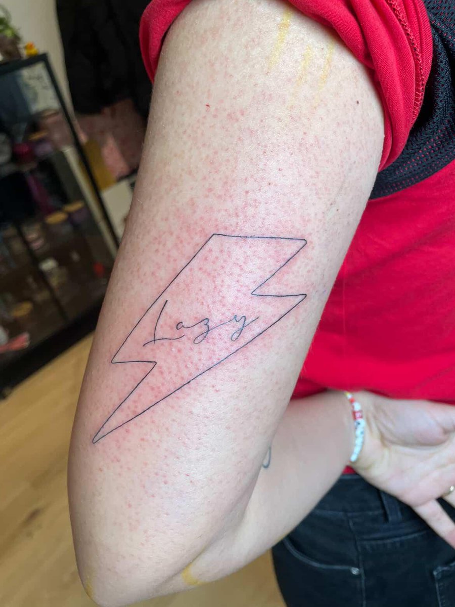 Greis_F1's tweet photo. Mi sono dimenticata di spammare il nuovo bambino, fatto il mese scorso. ⚡ 🏎️ ❤️ #tatuaggi https://t.co/9VhM99AaVg