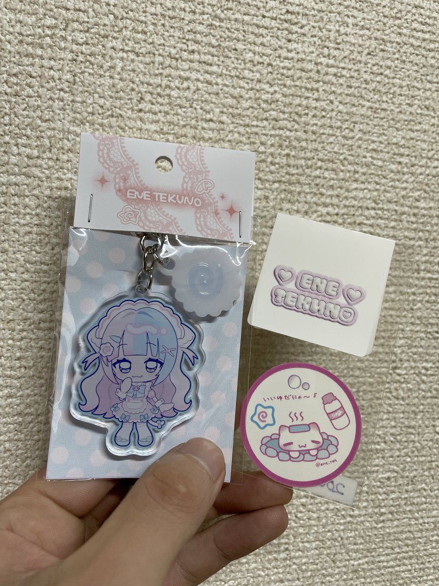 17syuu86's tweet image. 今日は色々やる事があって1日外出してた！頓服飲みながらなんとかやり遂げた💊
頑張ったご褒美に行きたかったイベントに行ってきたよ😊
てくのえねさんのイラストが気に入ったから色々買っちゃった⸜(*´꒳`*)⸝
x.com/ene_teq?s=21

 #ocf  #イベント  #お気に入り  #可愛い