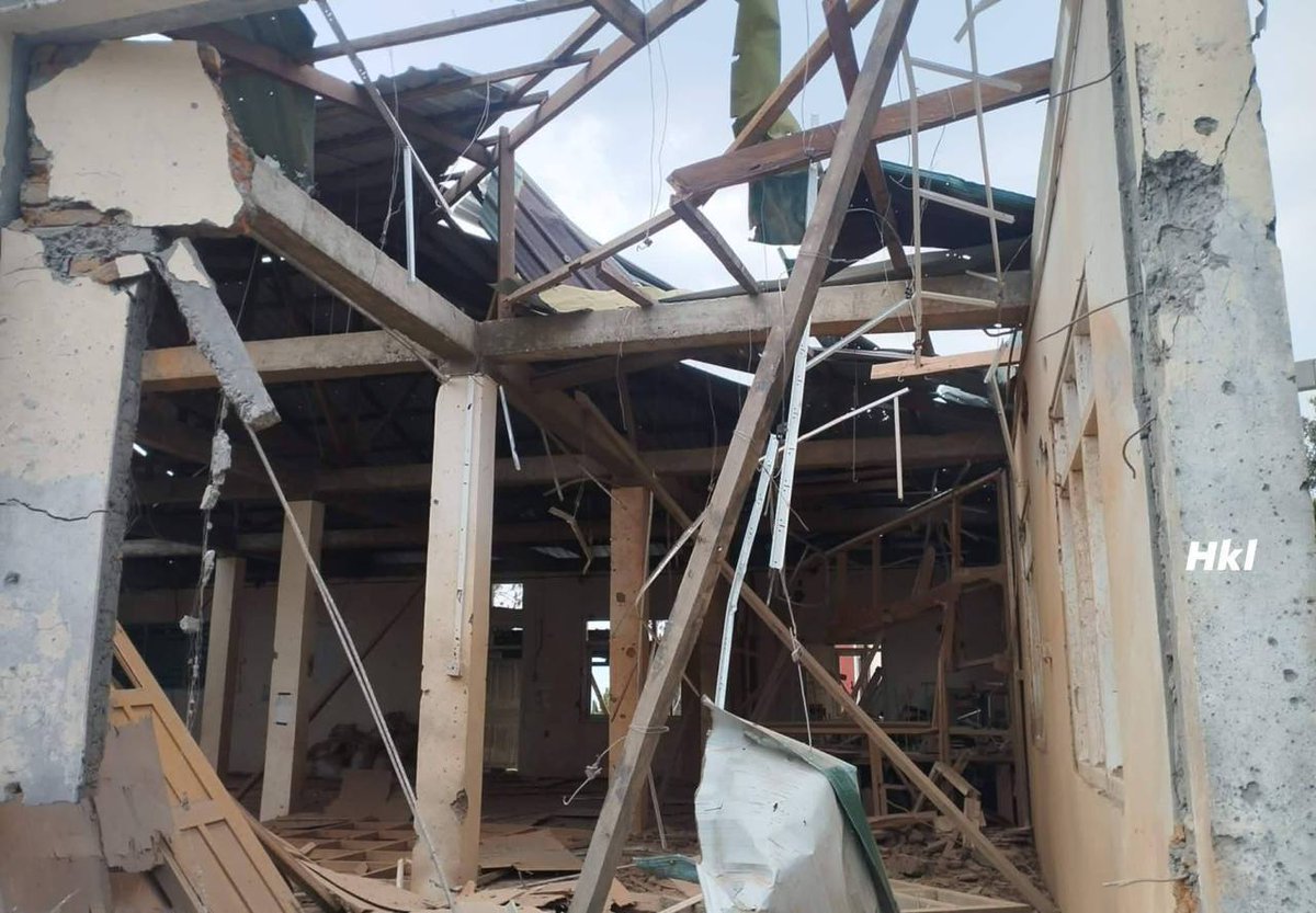 zawmoethant71's tweet photo. The military council's fighter jets dropped 2 bombs &amp; attacked #Mindat town in #Chin State on 12:00 noon today, results in some injuries, according to HKL Mindat's Fb page.

https://t.co/kI3KLS43Pw
#2026Mar31Coup
#BanJetFuelExportToMM
#WhatsHappeningInMyanmar https://t.co/wjkBumHqsv