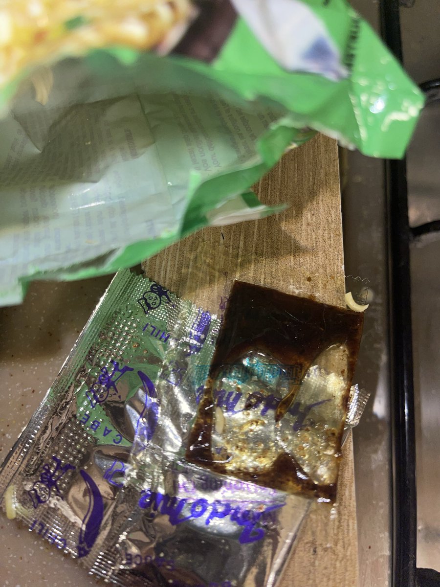 Raif5s's tweet photo. @IndomieKSA وصلتني ٣ اكياس اندومي بدون زيت فعلا مليت من الوضع ذا في اقل من شهر ٣ اكياس المشكله يكون ليل ومافيه مجال اطلع البقاله مو طبيعي الي قاعد يصير معاكم!!! https://t.co/ARCahuEF50