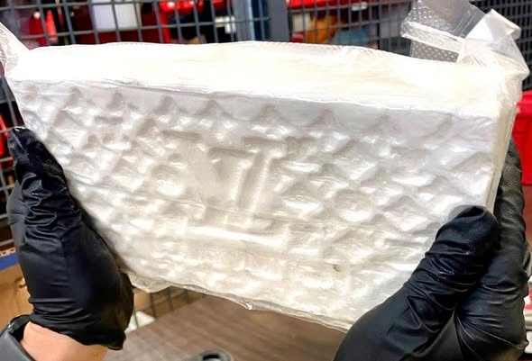 TulsaScanner's tweet photo. An Oklahoma Bureau of Narcotics and Dangerous Drugs Recent and Ongoing Investigation → Search Warrant → OKC → Seizure of ~ Six Kilos of Fentanyl.  One person is in custody and additional arrests are possible.
https://t.co/h28wEKiOy6 https://t.co/j39qy0NOR0