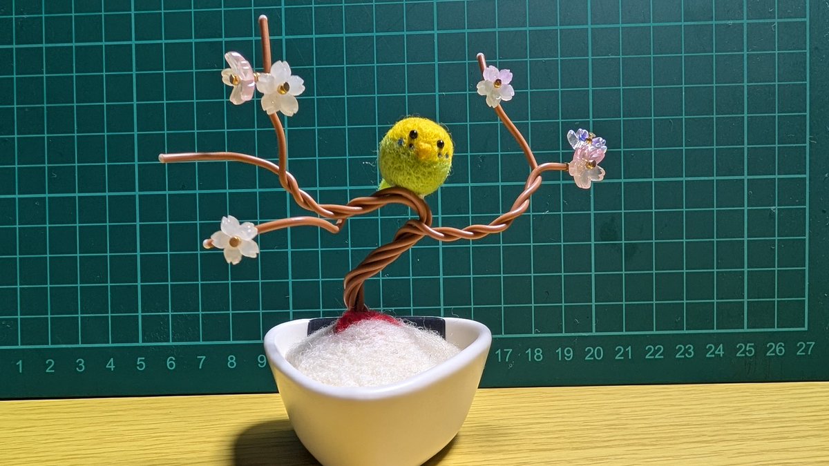 WATA___nabe's tweet photo. これはおにぎりの梅干しから桜が生えてそこにセキセイインコがとまっているという、ノリと勢いで作ったものです。
今度はちゃんと梅を作ろうと思います。

#羊毛フェルト https://t.co/24jWAJCgMd