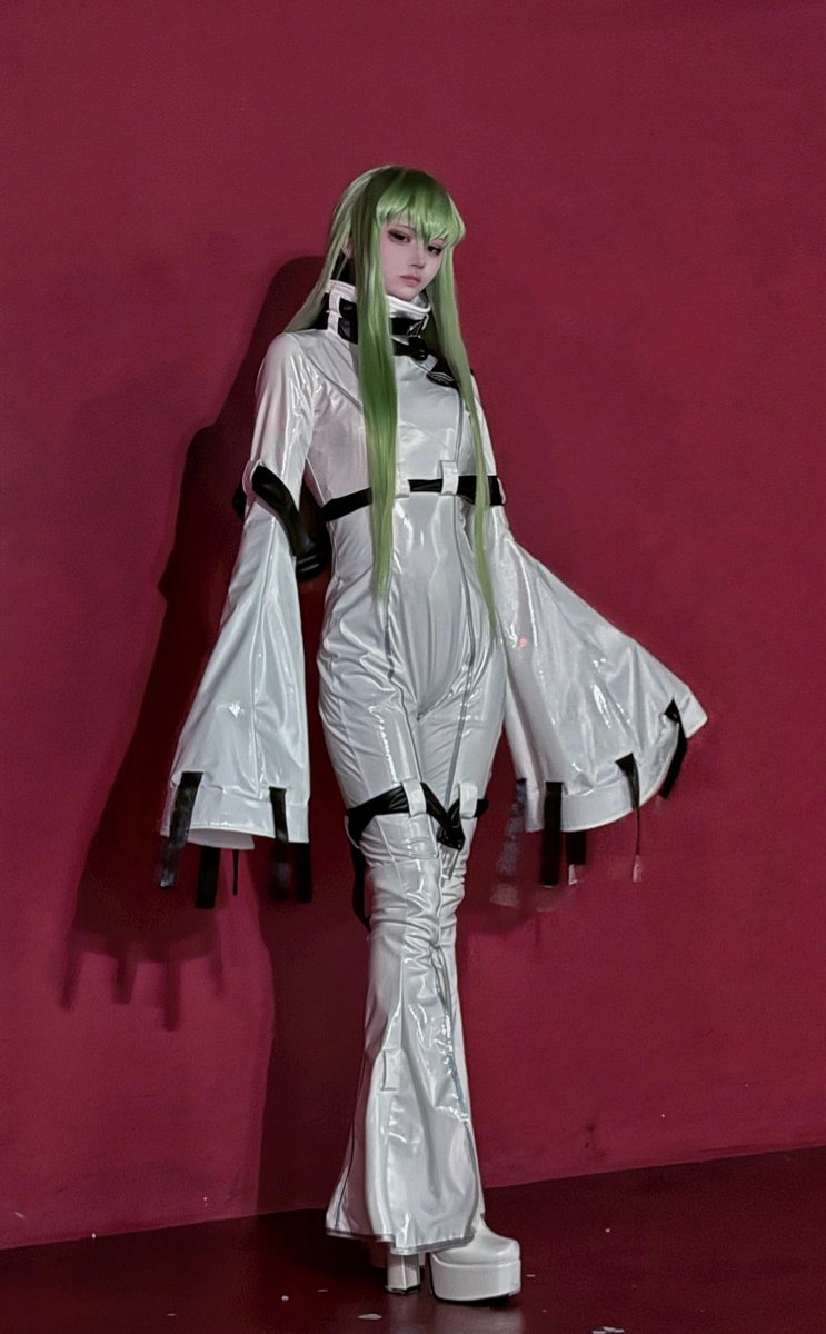 つきな tweet media