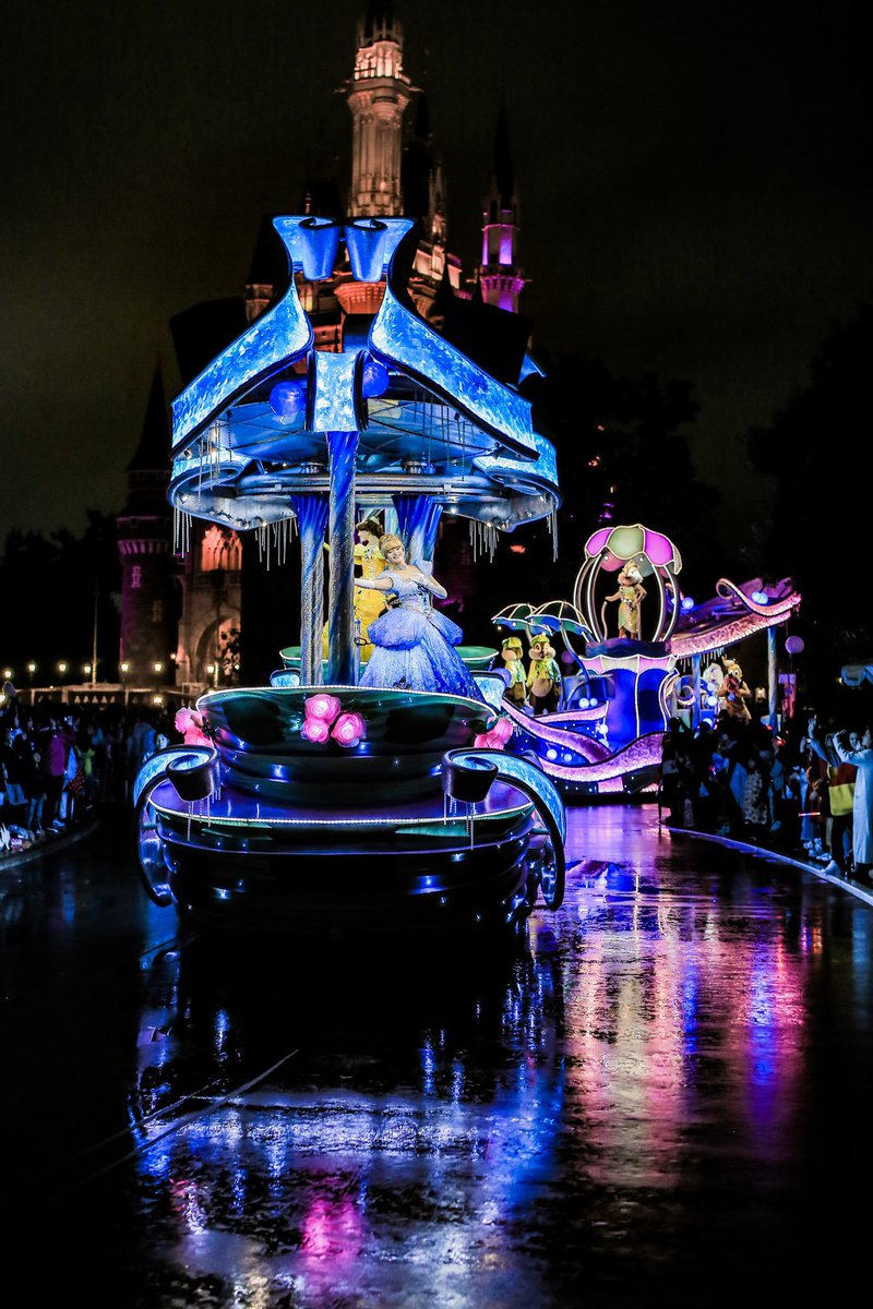 雨の日限定のパレード☔️
グロウ目当てでインしてた年パ時代が懐かしすぎる

雨に合いすぎる音楽が好きでした