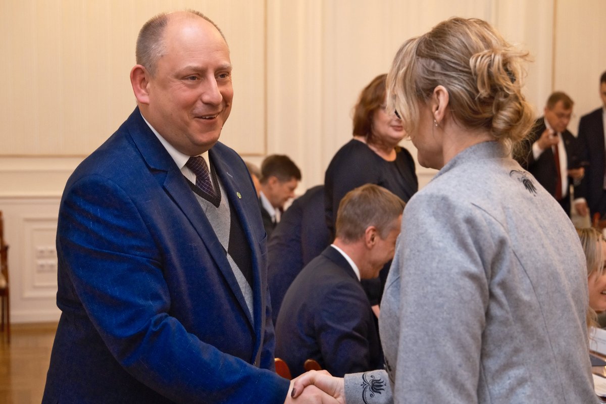 Malopolski_UW's tweet photo. 🔵 W Małopolskim Urzędzie Wojewódzkim w Krakowie odbyło się kolejne posiedzenie Akademickiej Rady Nauki i Kultury ds. strategicznych kierunków rozwoju Małopolski. W spotkaniu wziął udział wojewoda małopolski dr inż. Krzysztof Jan Klęczar .

Więcej ➡ https://t.co/fd9ky3HaXH https://t.co/Qdz7IhruGx