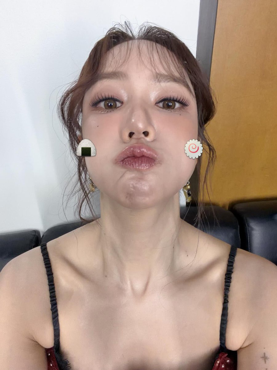 𝗘𝗻𝗷𝗼𝘆𝗝𝘂𝗻𝗲.𝗕𝗹𝗼𝗼𝗺_𝗧𝗪𝗙𝗖 tweet media