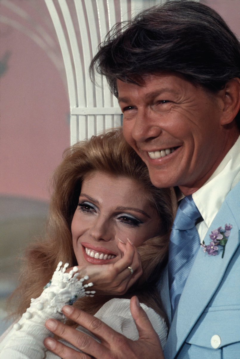 Nancy Sinatra tweet media