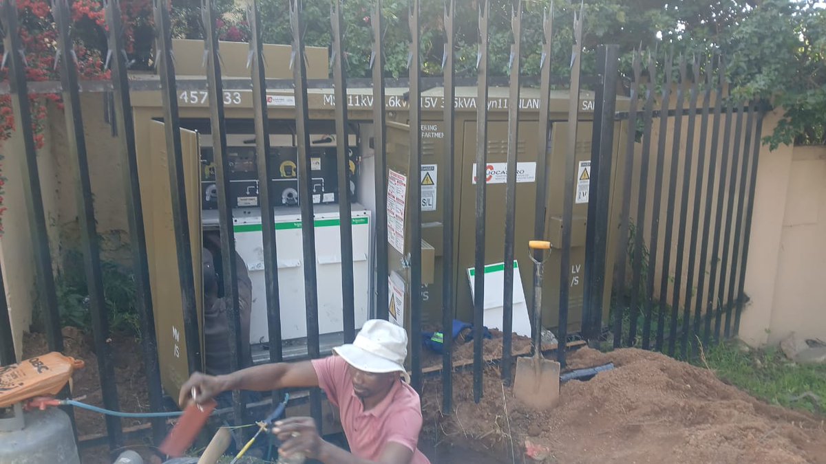 THEDEVCHEV's tweet image. ⚡ #RandparkRidge #Boskruin #Bromhof
31 March 2026 Time 15h33 - Cllr Devon Steenkamp

Randburg Substation, Hawken Distributor: The distributor tripped causing an unplanned power supply 
interruption in Bromhof, Boskruin, Randpark Ridge, and surrounding areas. The contractor is