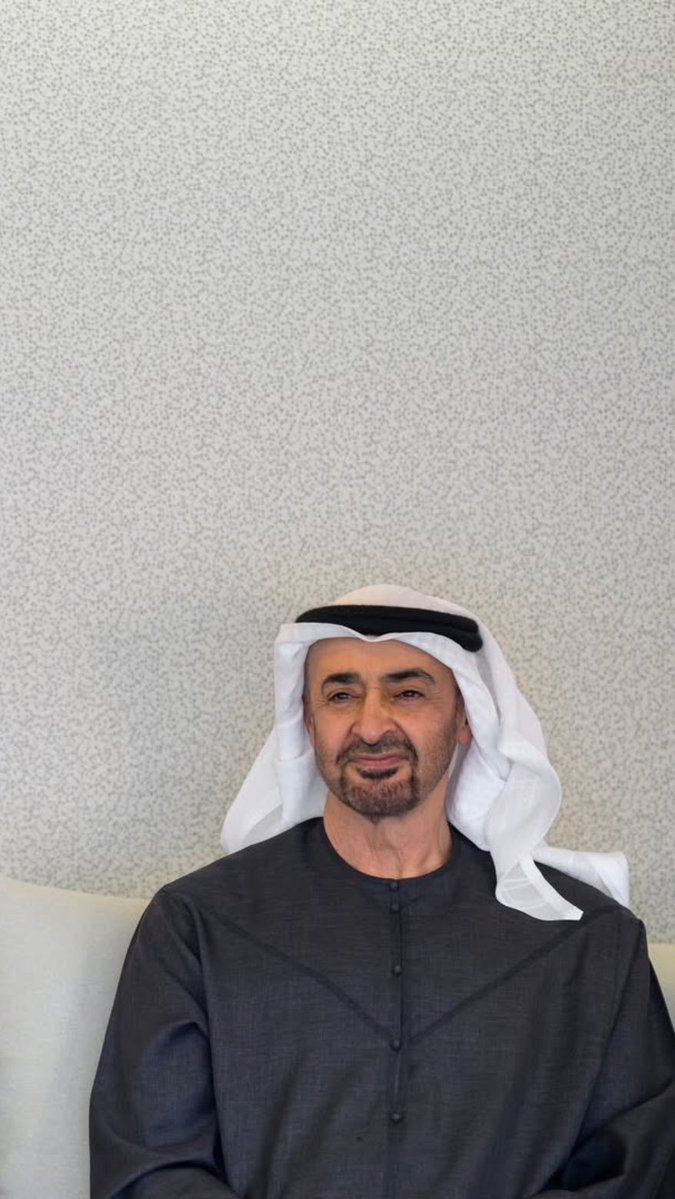 عائشة المري 💛 tweet media