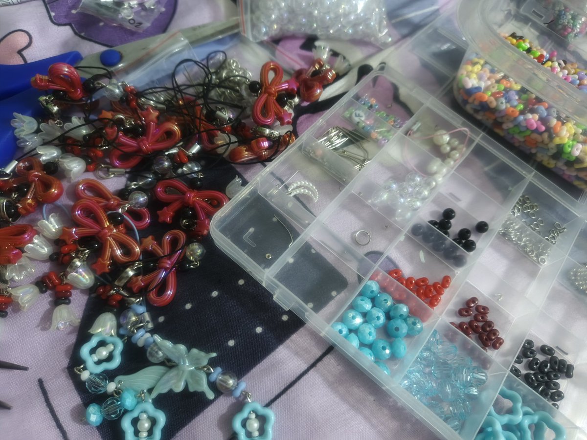 crafting keychain for pulse on freebies!! 👀