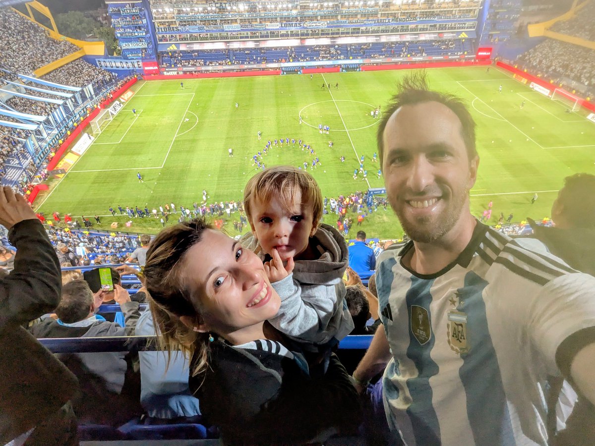 Javieratti's tweet photo. Noche de CAMPEONES DEL MUNDO 🇦🇷⭐⭐⭐ https://t.co/zMapVpilGQ