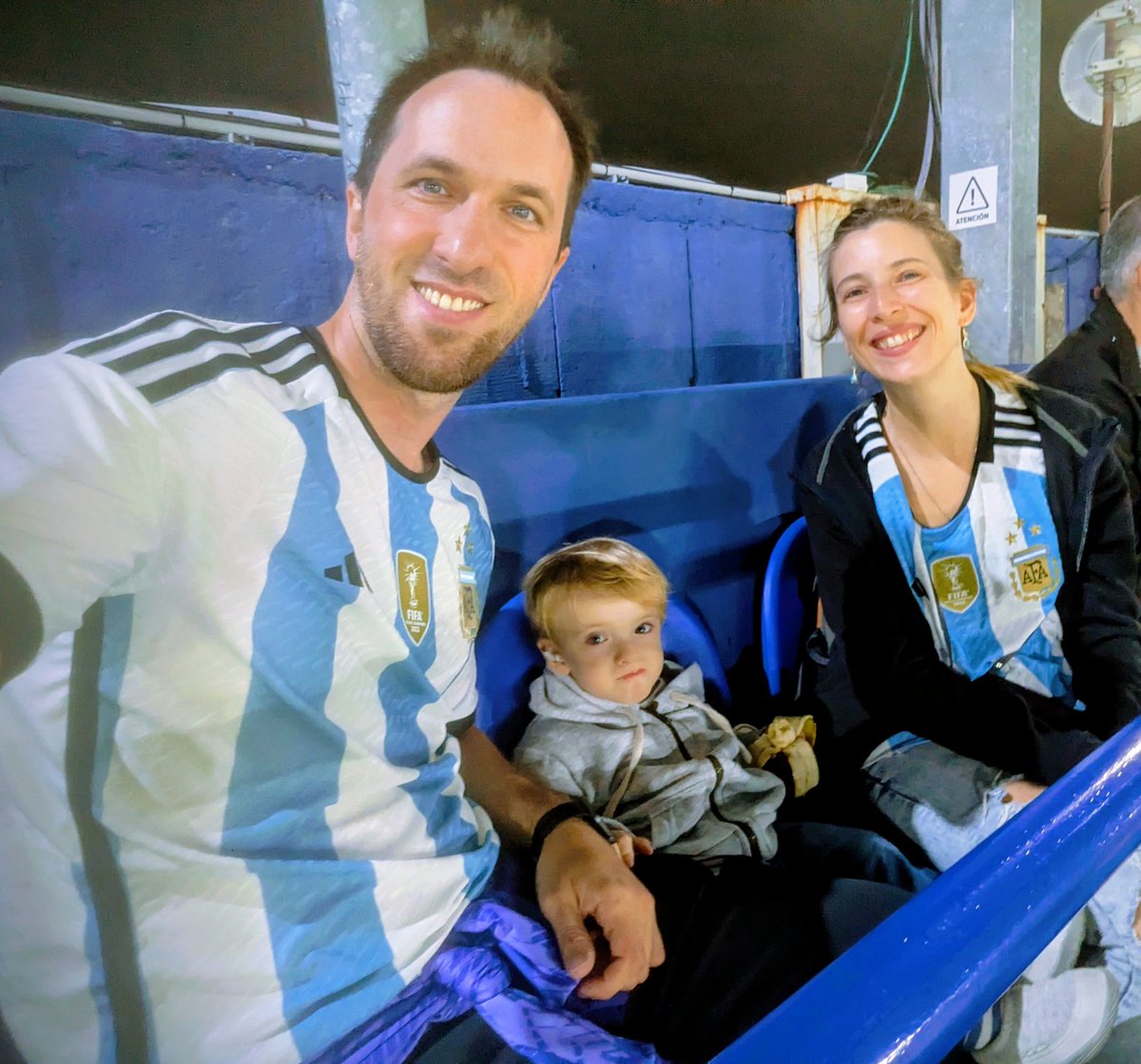 Javieratti's tweet photo. Noche de CAMPEONES DEL MUNDO 🇦🇷⭐⭐⭐ https://t.co/zMapVpilGQ