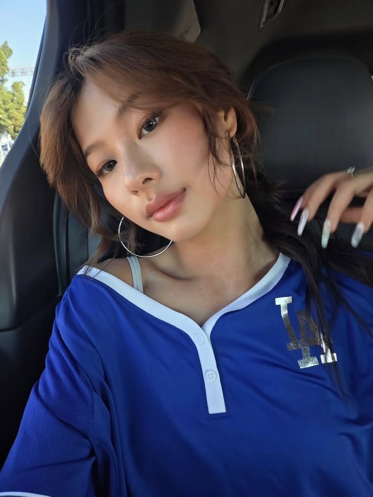 7th year: Isyana tweet media