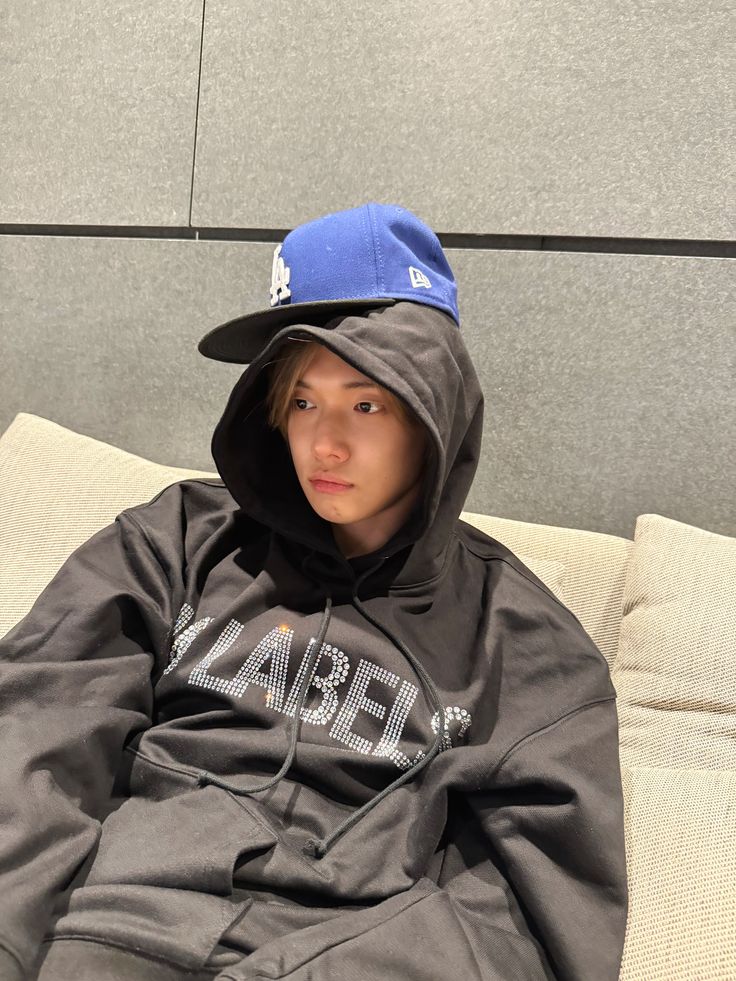 7th year: Isyana tweet media