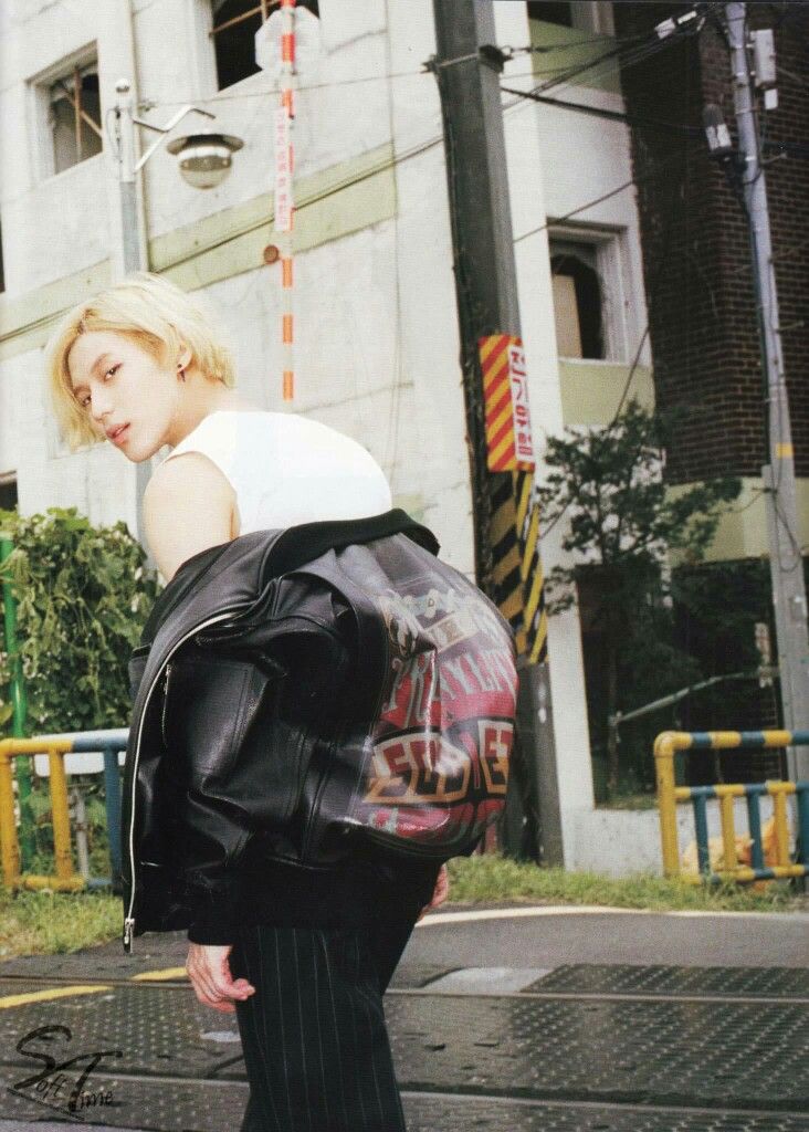 Behind Taemin tweet media