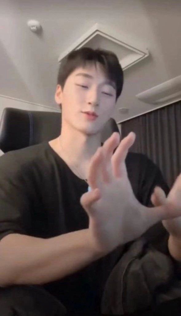 suᯓ★ tweet media