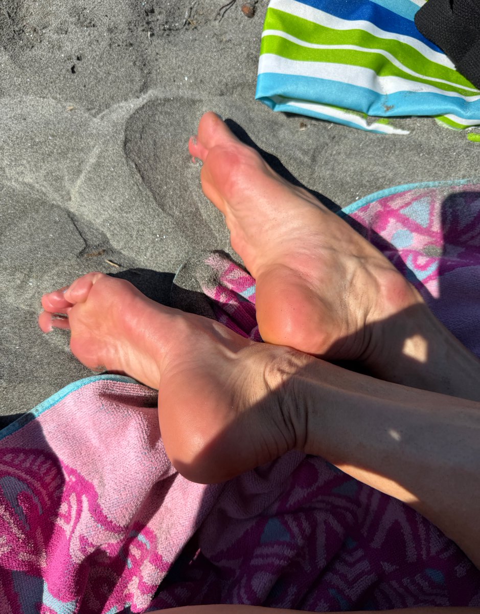 rachelaziani's tweet image. Some #Feet pics from my CA trip 👣
#Beach #SandBetweenMyToes #VanLife
