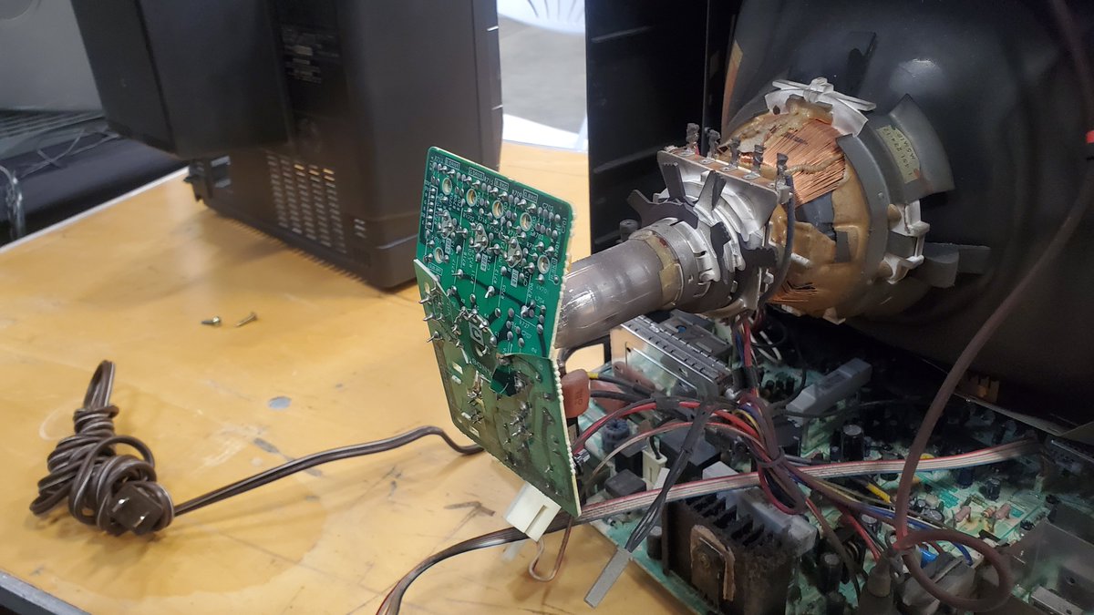 retro_tech_usa tweet media