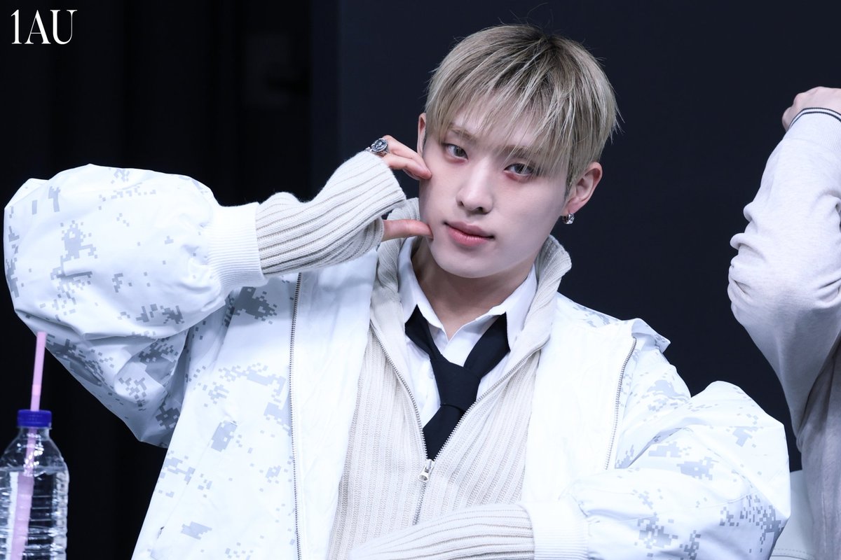 𝟏𝑨𝑼 tweet media