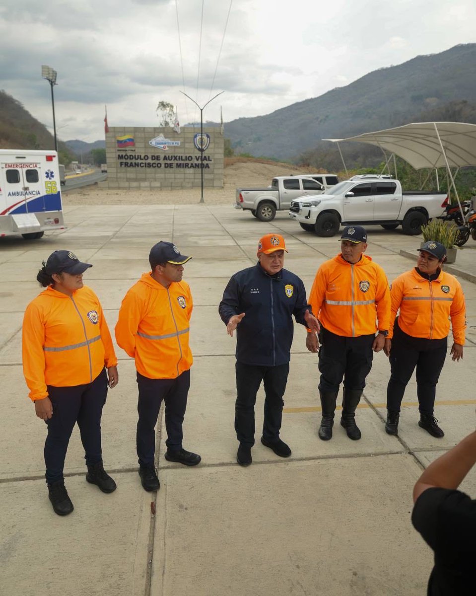 Ministro Diosdado Cabello supervisa con recorrido puntos de seguridad estratégicos en el país.
El objetivo de garantizar la protección de los ciudadanos durante las festividades.