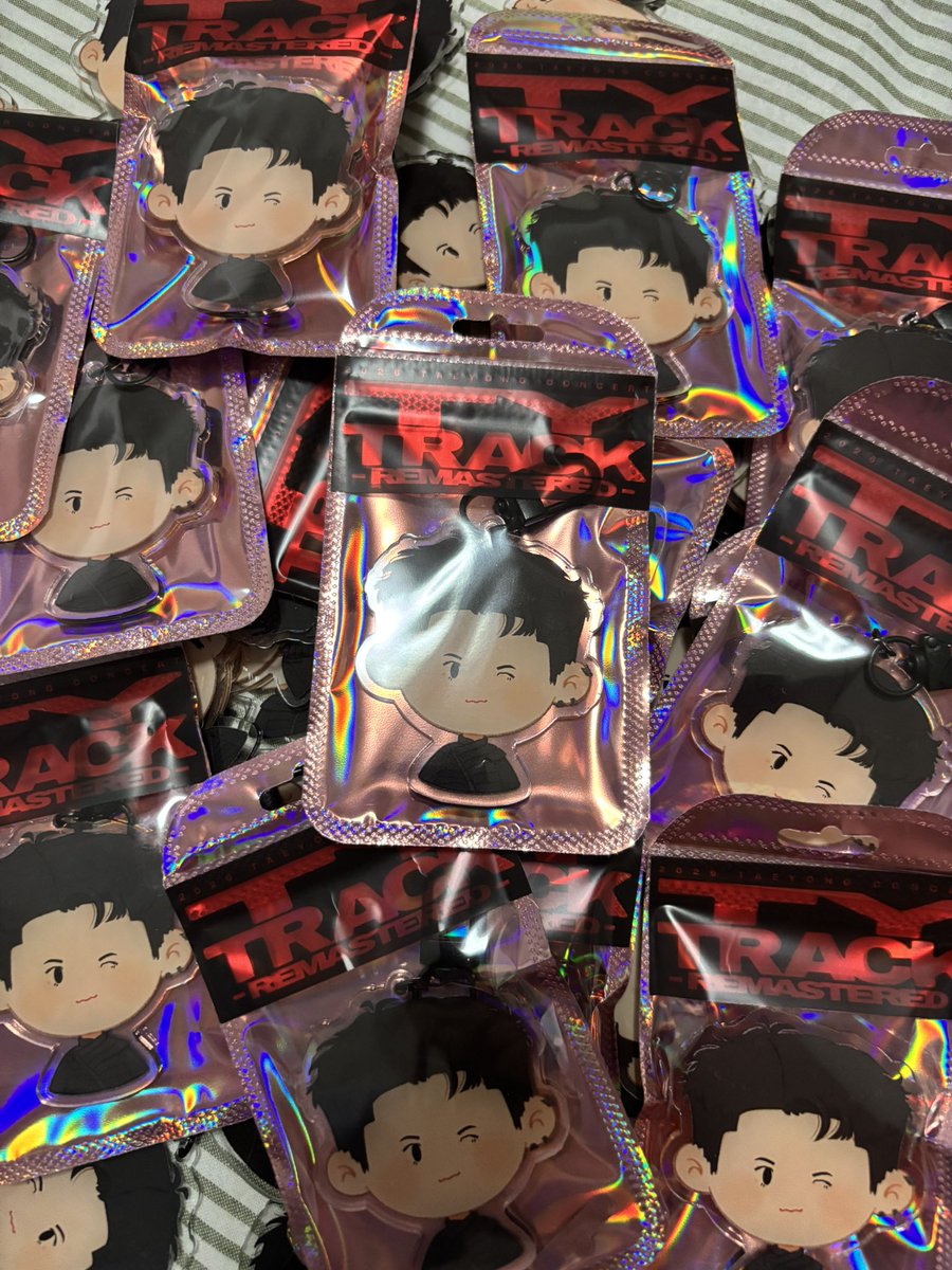 k_a_z_u_y_h_e_n's tweet photo. Freebies for TY Track Remastered in Kuala Lumpur

🌹Griptok and Keyring
📍Idea Live Arena
📆 April 11 

#TY_TRACK_REMASTERED
#TY_TRACK_REMASTEREDinKL
#TYTRACKinKL
#태용 #TAEYONG https://t.co/QTCSz8QWrI