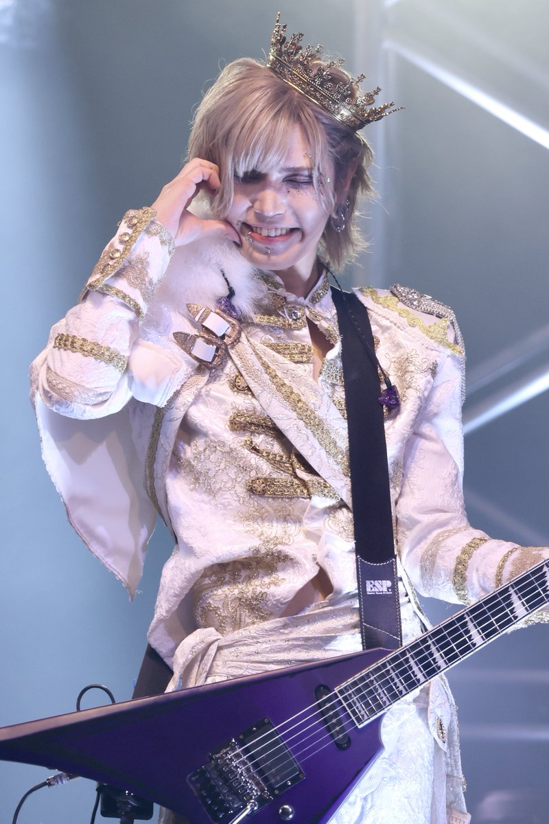 生誕衣装再披露記念に、昨年のZeppダイバーの時の未公開(と言えば聞こえはいいですが単純に出すタイミングを失った)写真を！！🫣
ほんとうに！！すてきです！！！！😭😭😭😭
どうかまたこの衣装に会えますように泣！！！

#0ꓸ1gの誤算
#河村友雪