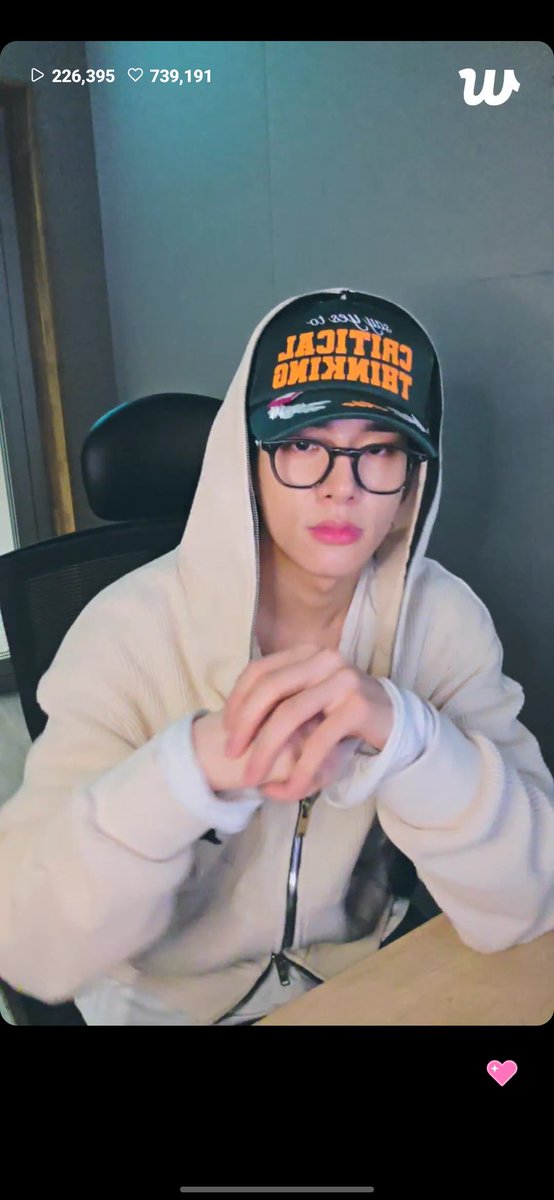 𝐿𝒾𝓁𝒶𝒸 - saw enha 7 tweet media