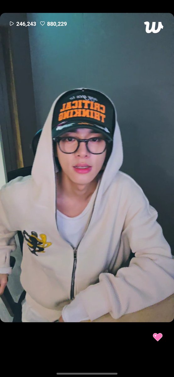 𝐿𝒾𝓁𝒶𝒸 - saw enha 7 tweet media