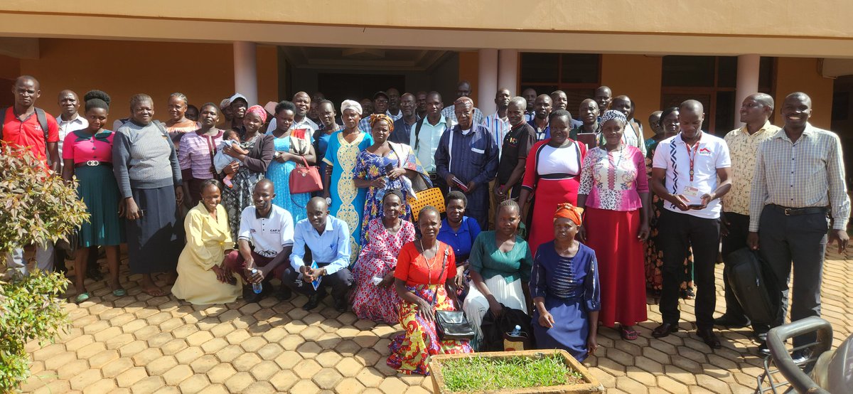 ElongTina's tweet photo. Engaging with #Farmers in Soroti, Kaberamaido &amp; Kiboga on #FinancialLiteracy and #Management.
It is essential that farmers across Uganda participate in such dialogues, embracing a #mindset that positions #farming not just as a livelihood, but as a #viable and #Strategic business. https://t.co/BmYrlSpJ2a