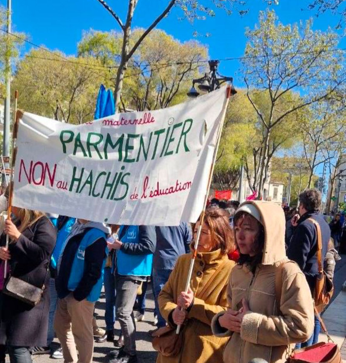 sebbarles's tweet photo. 43 classes supprimées à #Marseille avec la nouvelle carte scolaire, conséquence directe du budget d'austérité voté à l'Assemblée nationale en février.
Nos enfants ont besoin de plus de soutien et d’encadrement et non de classes surchargées &amp; d’un service public éducatif au rabais https://t.co/chscyS7Qqj